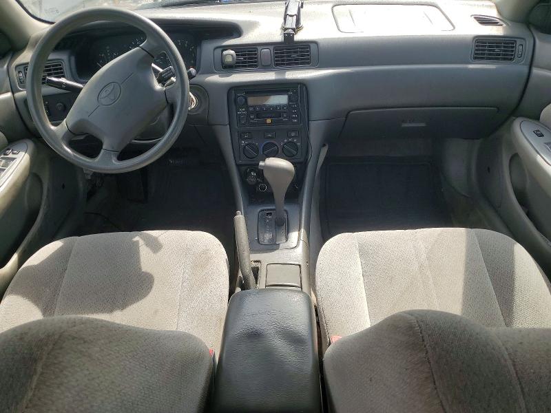 58484556 :رقم المزاد ، 4T1BF22K51U126121 vin ، 2001 Toyota Camry مزاد بيع