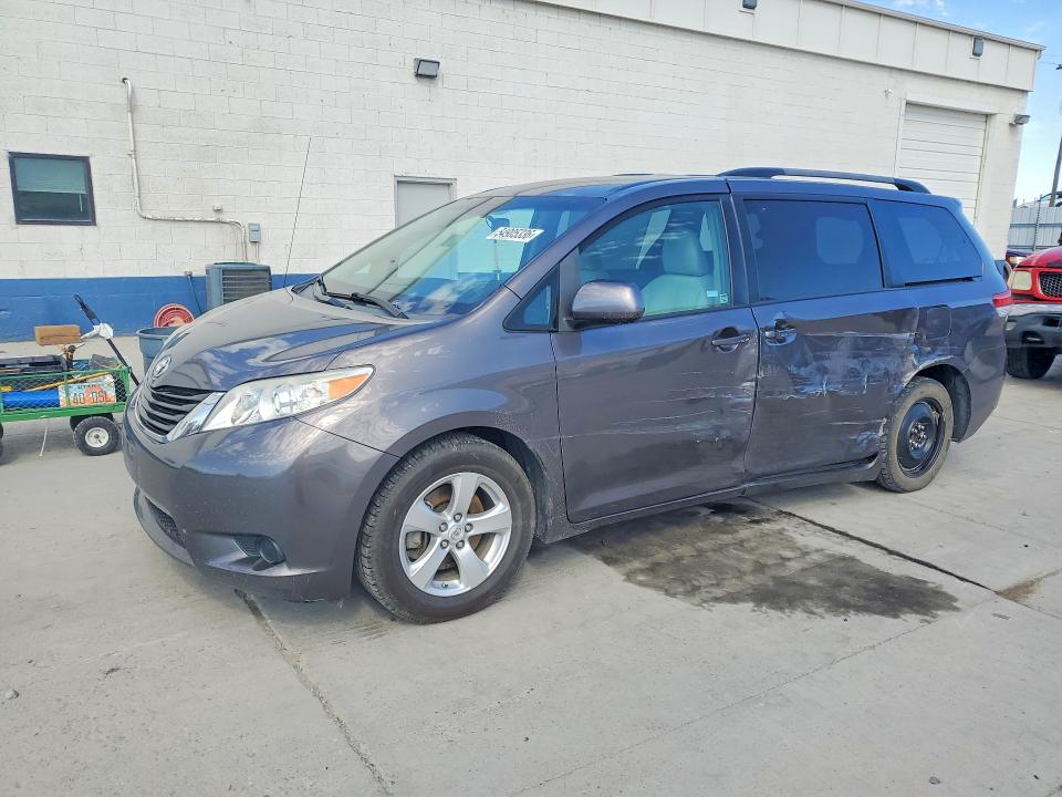 54905336 :رقم المزاد ، 5TDKK3DC2CS216572 vin ، 2012 Toyota Sienna مزاد بيع