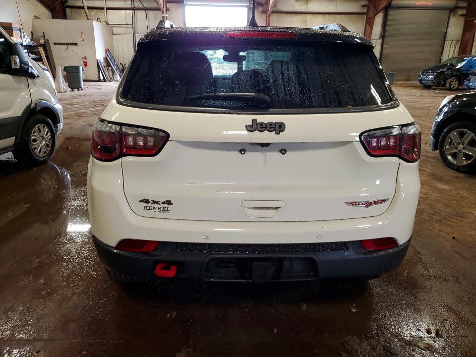 58483416 :رقم المزاد ، 3C4NJDDB2JT179247 vin ، 2018 Jeep Compass مزاد بيع