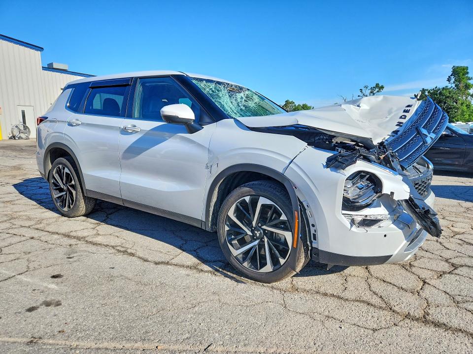 56713626 :رقم المزاد ، JA4J4UA81PZ013585 vin ، 2023 Mitsubishi Outlander مزاد بيع