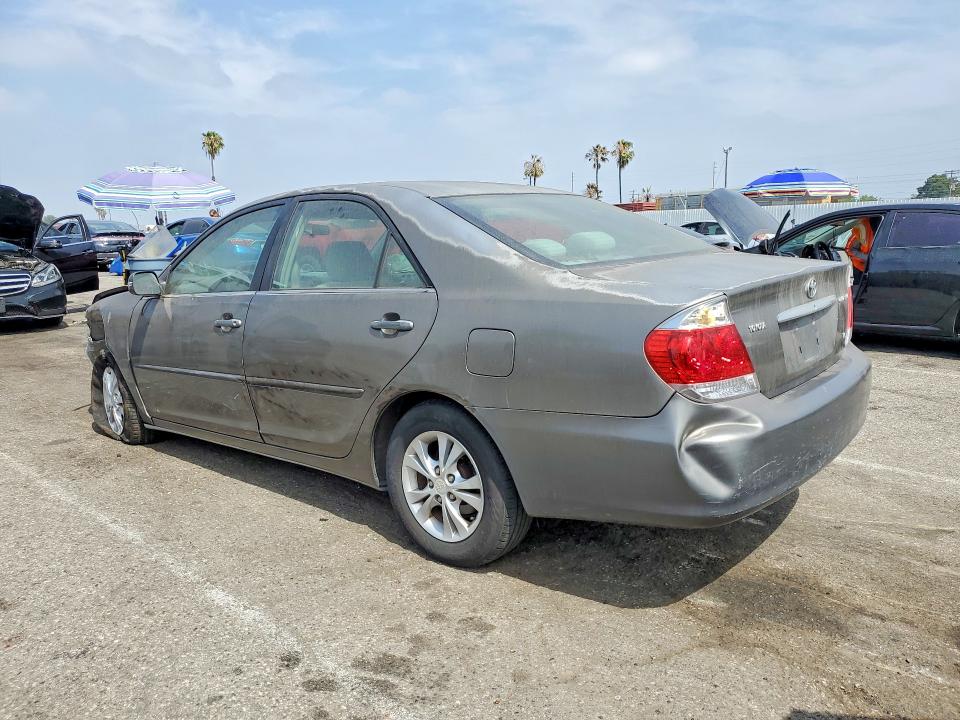 2005 Toyota Camry მანქანა იყიდება აუქციონზე, vin: 4T1BF32K25U611733, აუქციონის ნომერი: 55906066