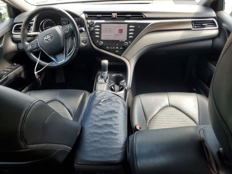 54949306 :رقم المزاد ، 4T1B11HK3JU511189 vin ، 2018 Toyota Camry مزاد بيع