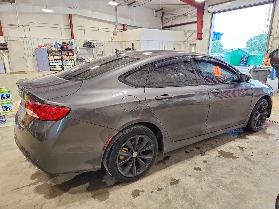 55838626 :رقم المزاد ، 1C3CCCBG6FN605138 vin ، 2015 Chrysler 200 مزاد بيع