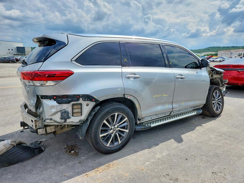 2017 Toyota Highlander მანქანა იყიდება აუქციონზე, vin: 5TDJZRFH5HS512888, აუქციონის ნომერი: 55787866