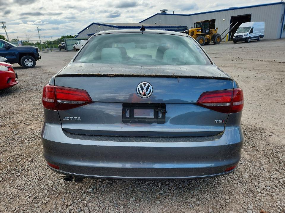 57624426 :رقم المزاد ، 3VWD17AJ0HM388710 vin ، 2017 Volkswagen Jetta مزاد بيع