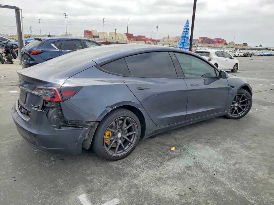 57950456 :رقم المزاد ، 5YJ3E1EB9NF360410 vin ، 2022 Tesla Model 3 مزاد بيع