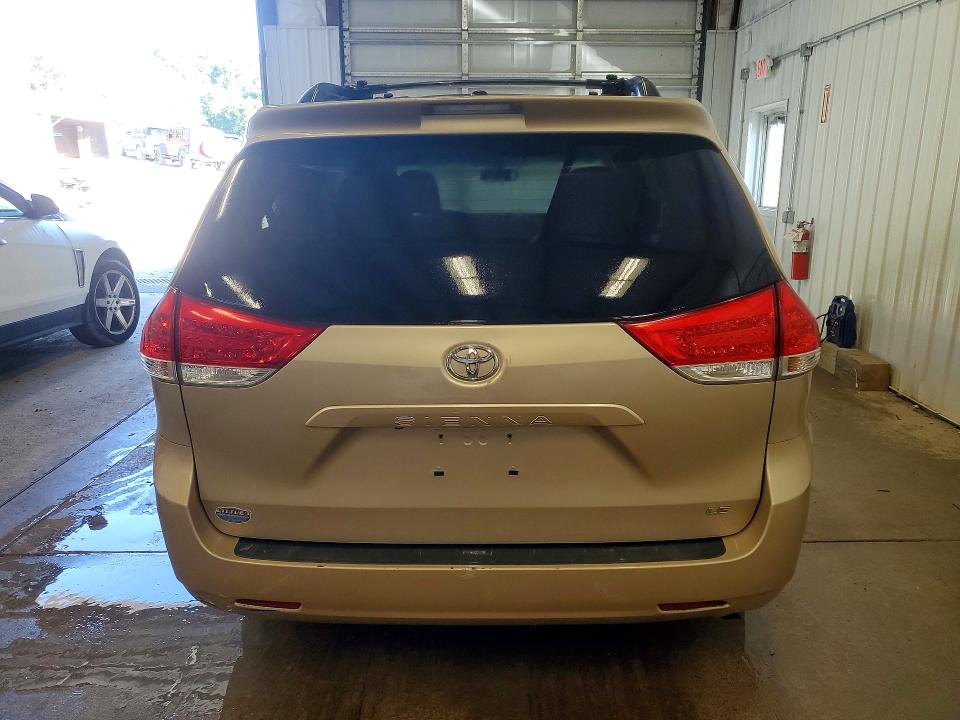 58559516 :رقم المزاد ، 5TDKK3DC7BS008699 vin ، 2011 Toyota Sienna مزاد بيع