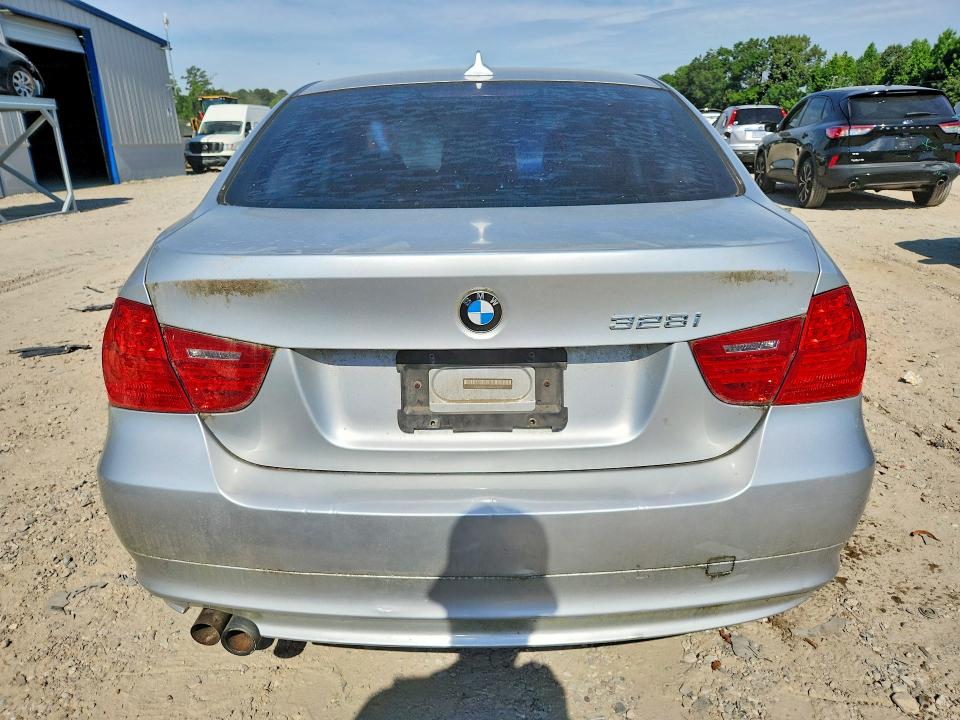 56285636 :رقم المزاد ، WBAPH5G56BNM72759 vin ، 2011 Bmw 328 مزاد بيع