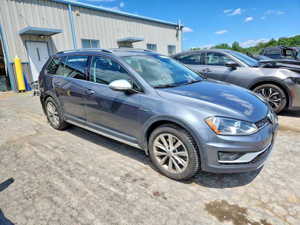 57669106 :رقم المزاد ، 3VWH17AU2HM531829 vin ، 2017 Volkswagen Golf مزاد بيع