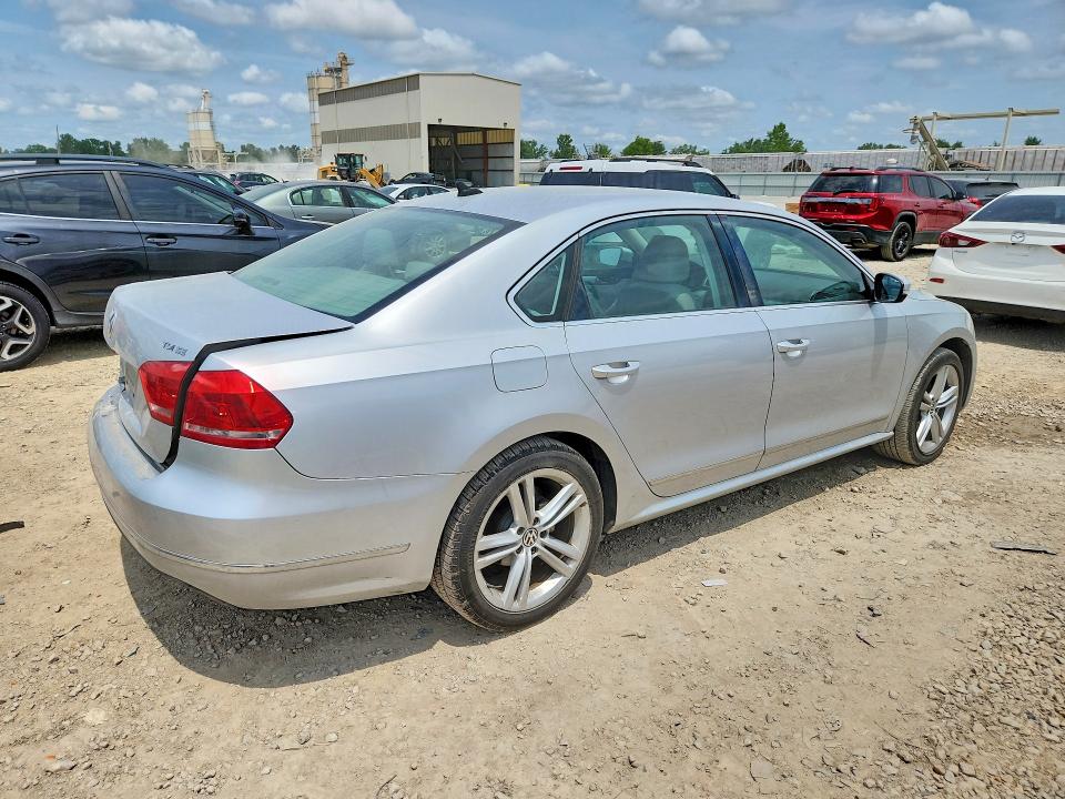 58736536 :رقم المزاد ، 1VWBN7A32CC103934 vin ، 2012 Volkswagen Passat مزاد بيع