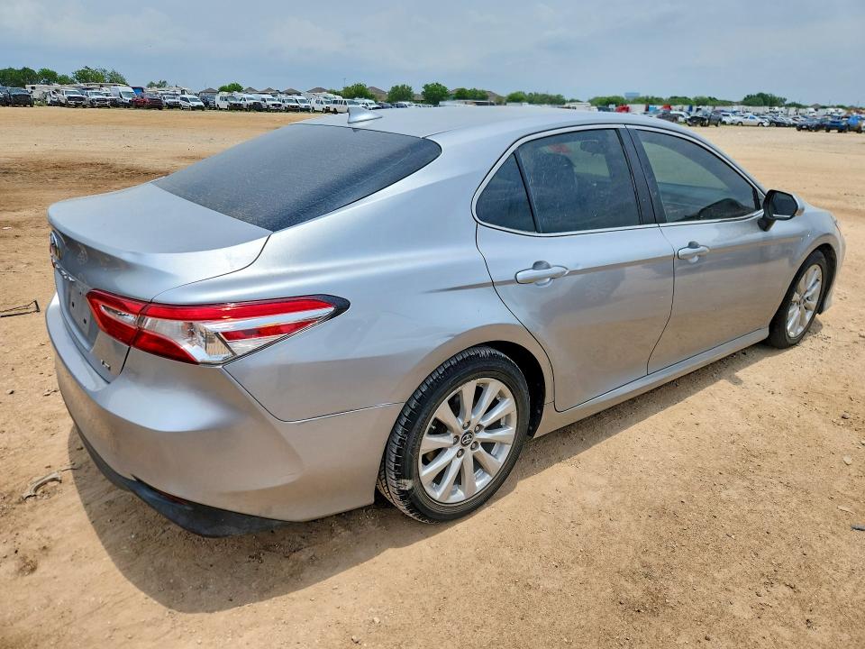 58196726 :رقم المزاد ، 4T1B11HK0KU810219 vin ، 2019 Toyota Camry مزاد بيع
