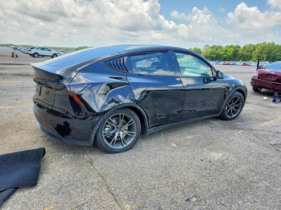 2024 Tesla Model Y მანქანა იყიდება აუქციონზე, vin: 7SAYGDEDXRF103672, აუქციონის ნომერი: 57854956