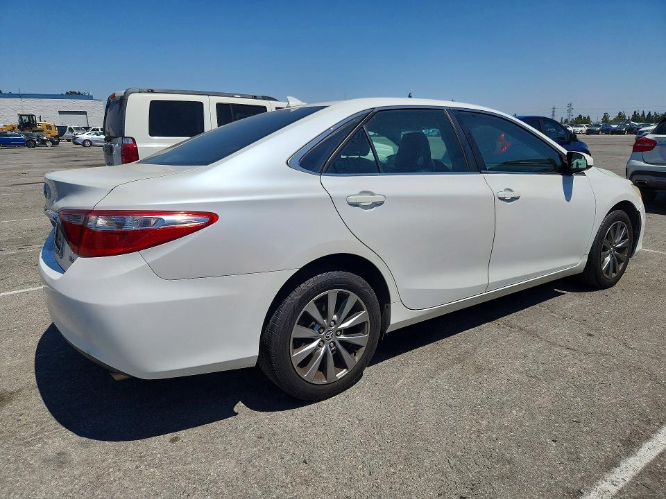 56448226 :رقم المزاد ، 4T1BF1FK8FU874535 vin ، 2015 Toyota Camry مزاد بيع