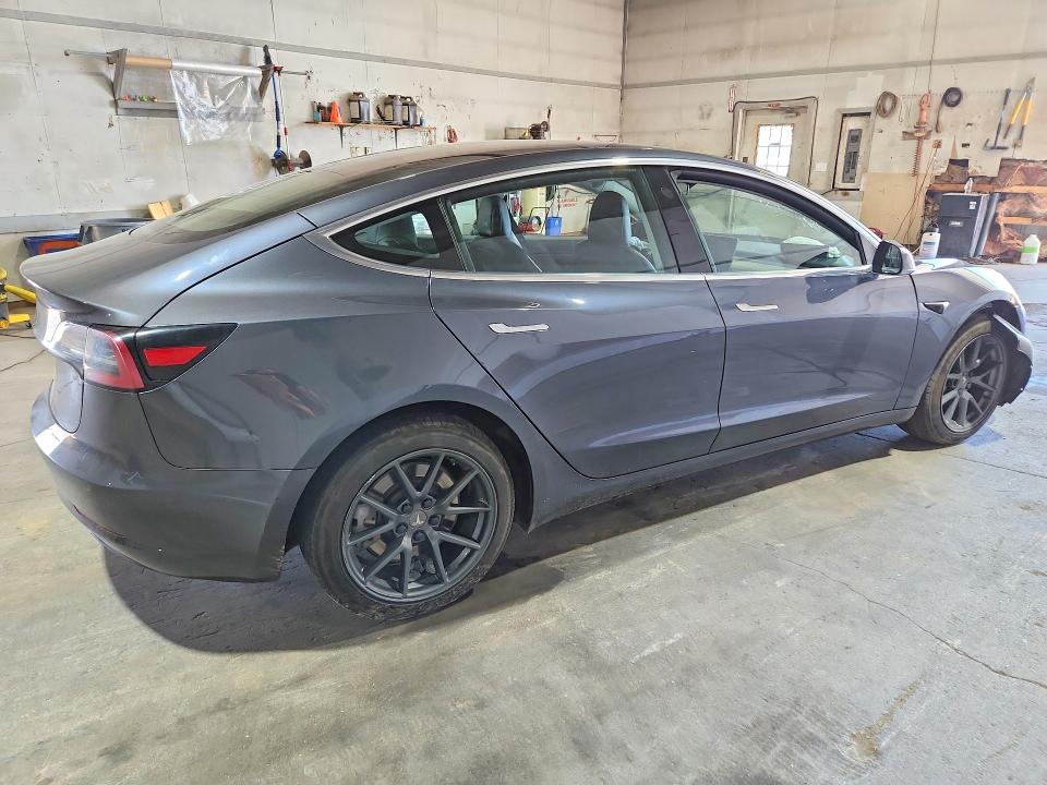 58525426 :رقم المزاد ، 5YJ3E1EA6JF005115 vin ، 2018 Tesla Model 3 مزاد بيع