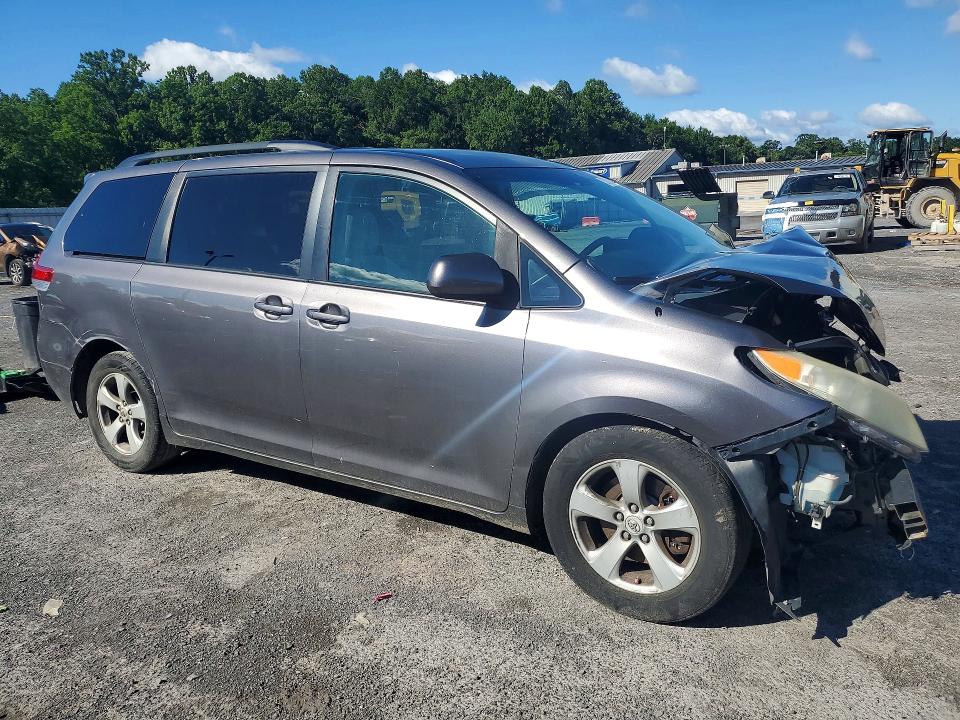 2011 Toyota Sienna მანქანა იყიდება აუქციონზე, vin: 5TDKK3DC3BS106810, აუქციონის ნომერი: 57032186