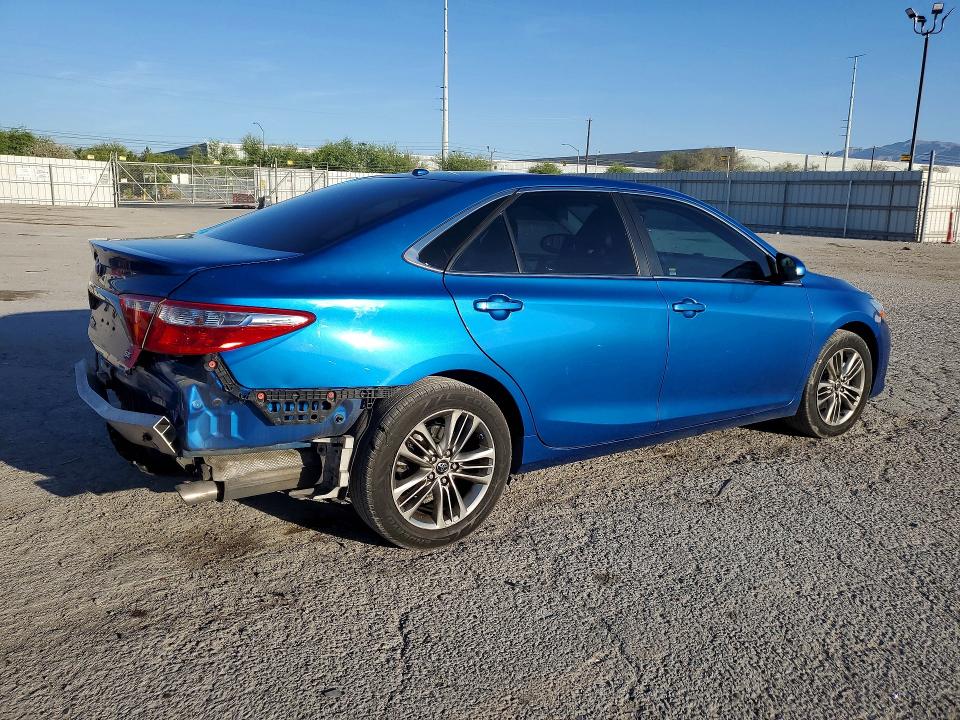 55706556 :رقم المزاد ، 4T1BF1FK3HU800877 vin ، 2017 Toyota Camry مزاد بيع