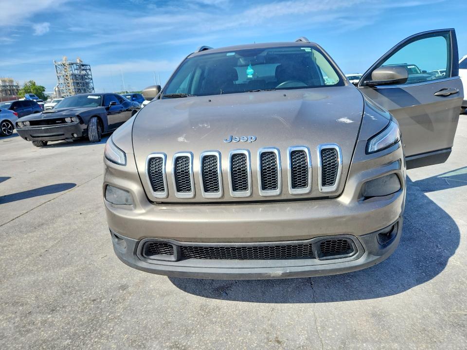 56148456 :رقم المزاد ، 1C4PJLCS3HW602930 vin ، 2017 Jeep Cherokee مزاد بيع