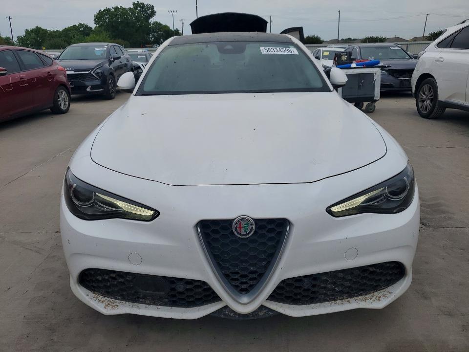 58334596 :رقم المزاد ، ZARFAECN2H7552183 vin ، 2017 Alfa Romeo Giulia مزاد بيع