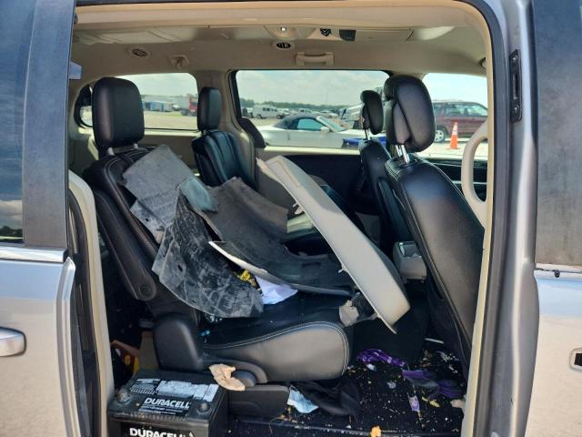 58193416 :رقم المزاد ، 2C4RC1BGXFR600876 vin ، 2015 Chrysler Town & Country مزاد بيع
