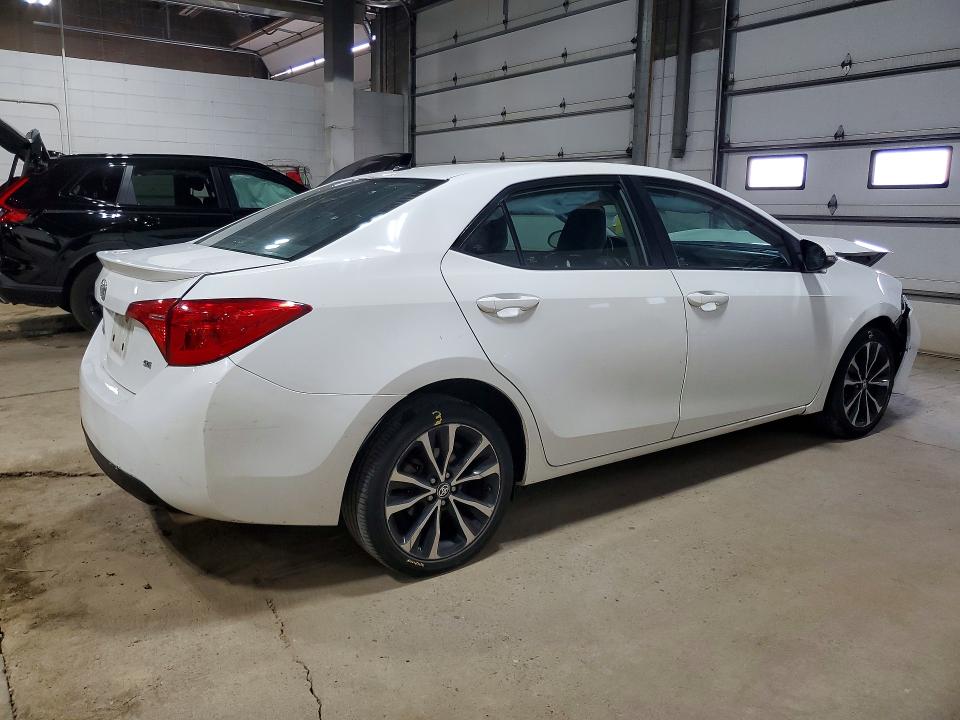56541186 :رقم المزاد ، 5YFBURHE3HP619694 vin ، 2017 Toyota Corolla مزاد بيع