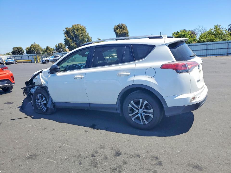 56278606 :رقم المزاد ، JTMZFREV4JD128962 vin ، 2018 Toyota Rav4 مزاد بيع