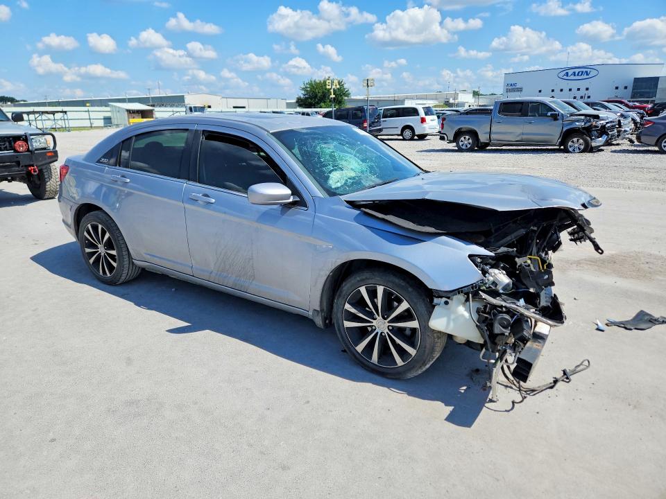 55891776 :رقم المزاد ، 1C3CCBCG3DN651466 vin ، 2013 Chrysler 200 مزاد بيع