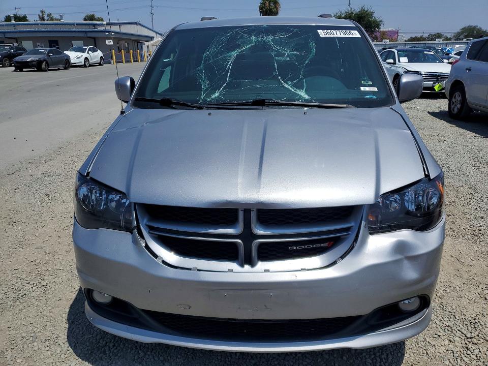 56077966 :رقم المزاد ، 2C4RDGEG0JR220028 vin ، 2018 Dodge Grand Caravan مزاد بيع