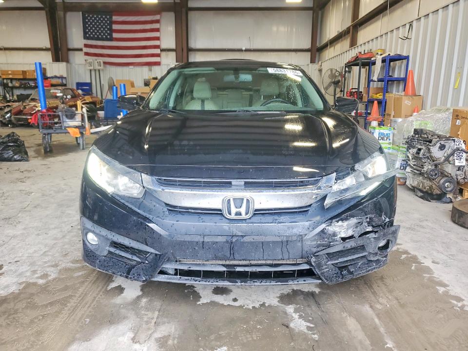 58831786 :رقم المزاد ، 19XFC1F76HE026519 vin ، 2017 Honda Civic مزاد بيع