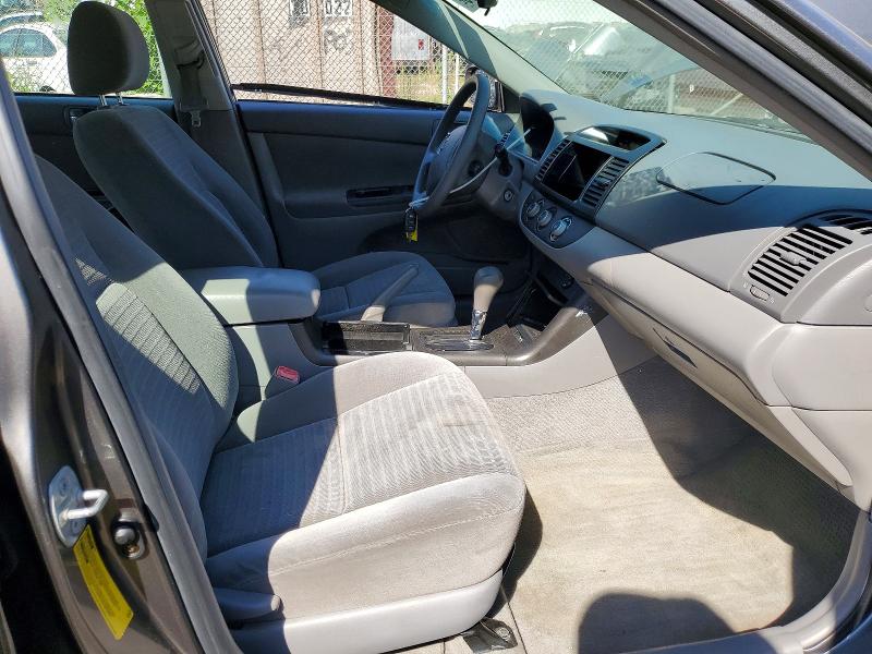 55967776 :رقم المزاد ، 4T1BE30KX5U964145 vin ، 2005 Toyota Camry مزاد بيع