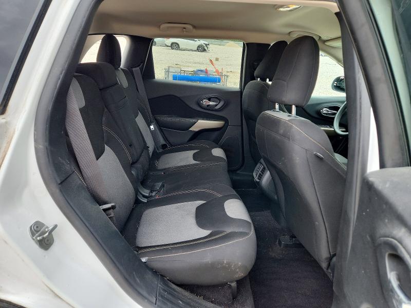 55703776 :رقم المزاد ، 1C4PJLCB3JD574404 vin ، 2018 Jeep Cherokee مزاد بيع
