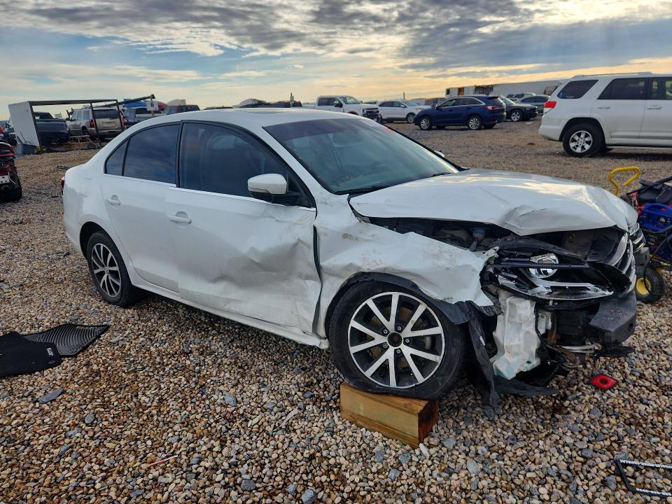 56137736 :رقم المزاد ، 3VWDB7AJ5HM364397 vin ، 2017 Volkswagen Jetta مزاد بيع