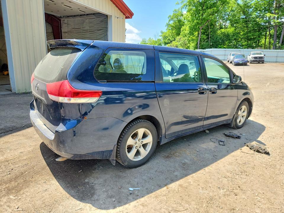 2011 Toyota Sienna მანქანა იყიდება აუქციონზე, vin: 5TDZK3DC0BS131128, აუქციონის ნომერი: 56614246