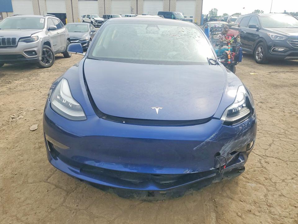 56434866 :رقم المزاد ، 5YJ3E1EB6JF090272 vin ، 2018 Tesla Model 3 مزاد بيع