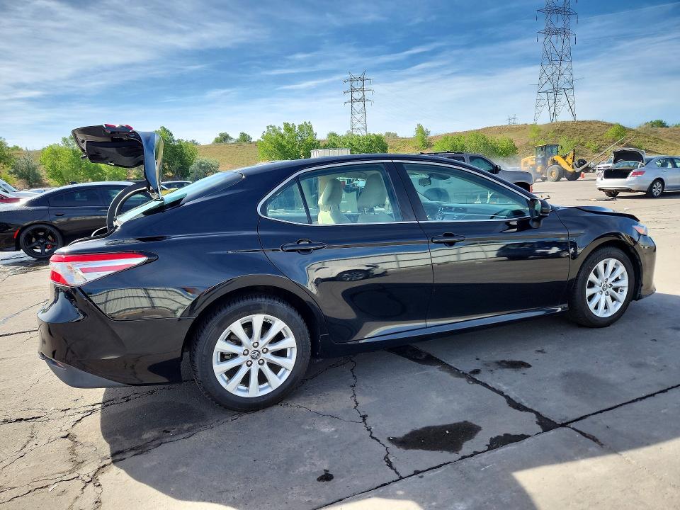 2018 Toyota Camry მანქანა იყიდება აუქციონზე, vin: 4T1B11HK8JU053374, აუქციონის ნომერი: 57919956