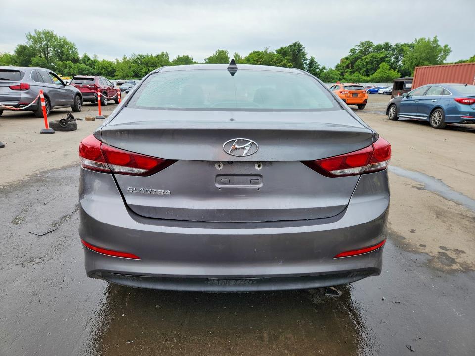 57826256 :رقم المزاد ، 5NPD84LF2JH267405 vin ، 2018 Hyundai Elantra مزاد بيع