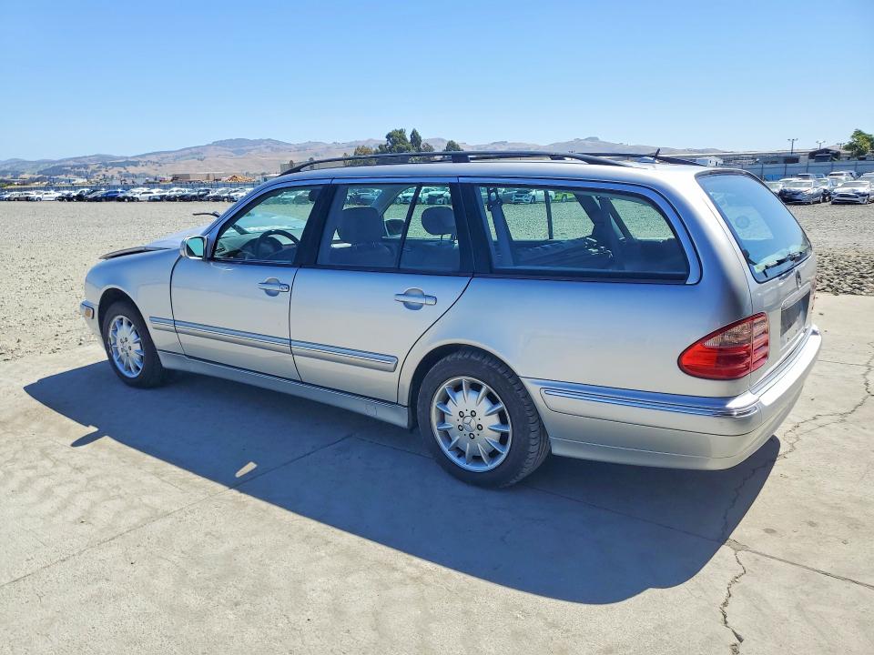 57387056 :رقم المزاد ، WDBJH82J21X051038 vin ، 2001 Mercedes-benz E مزاد بيع