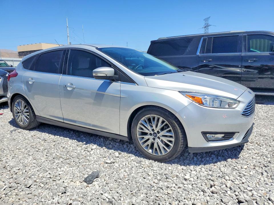 56718506 :رقم المزاد ، 1FADP3N26FL385957 vin ، 2015 Ford Focus مزاد بيع