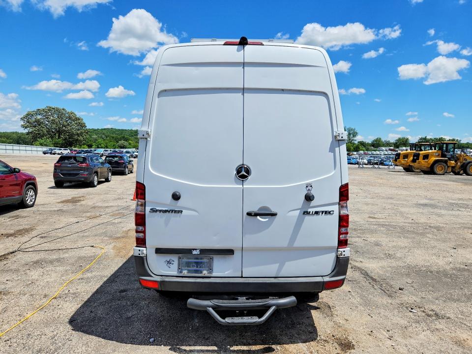 57291416 :رقم المزاد ، WD3PE7CC7B5574416 vin ، 2011 Mercedes-benz Sprinter مزاد بيع