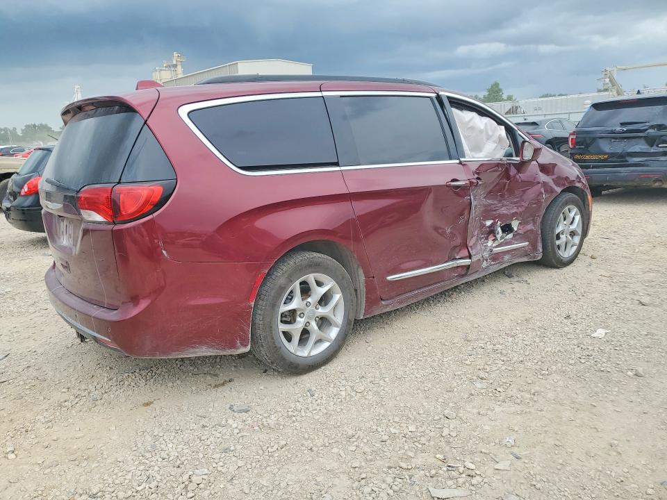 58495406 :رقم المزاد ، 2C4RC1BG9HR627618 vin ، 2017 Chrysler Pacifica مزاد بيع