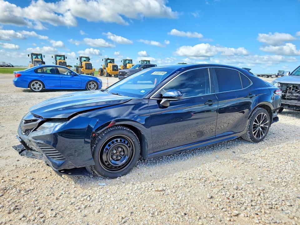 57520196 :رقم المزاد ، 4T1G11AK1LU929575 vin ، 2020 Toyota Camry مزاد بيع