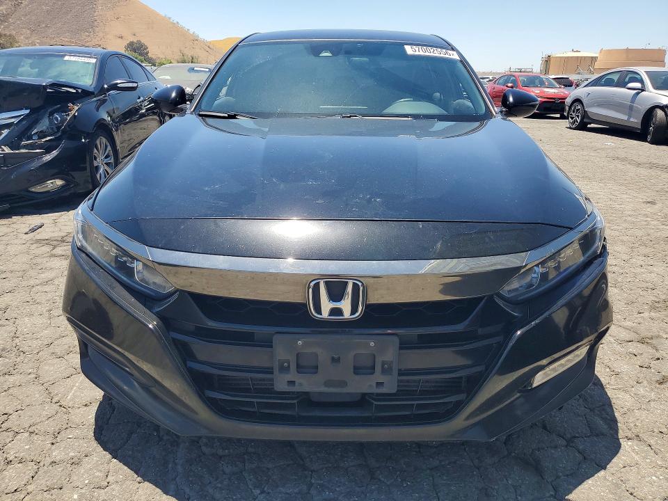 57002556 :رقم المزاد ، 1HGCV1F37JA149010 vin ، 2018 Honda Accord مزاد بيع