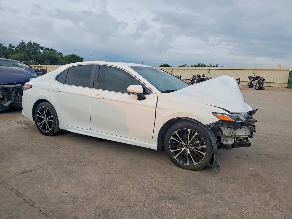 2018 Toyota Camry მანქანა იყიდება აუქციონზე, vin: 4T1B11HK7JU667039, აუქციონის ნომერი: 57340496