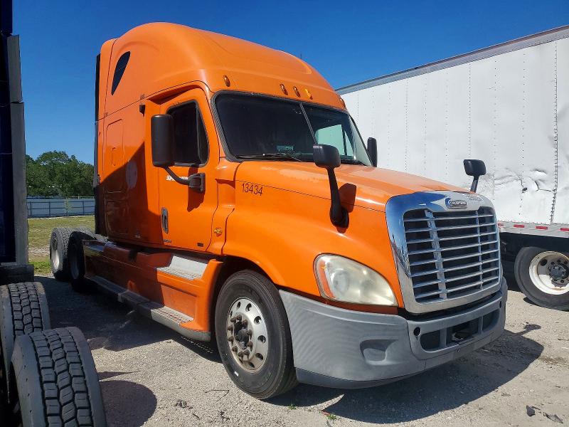 55963526 :رقم المزاد ، 1FUJGLDR8CLBR2048 vin ، 2012 Freightliner Cascadia 125 مزاد بيع