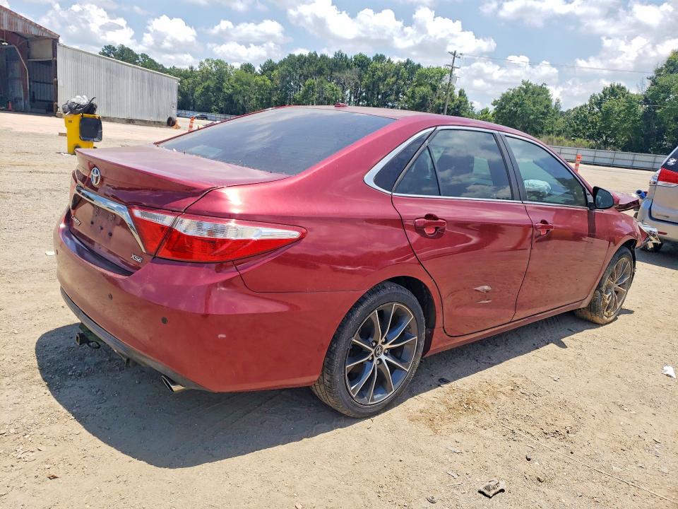 56814206 :رقم المزاد ، 4T1BF1FK9HU674184 vin ، 2017 Toyota Camry مزاد بيع