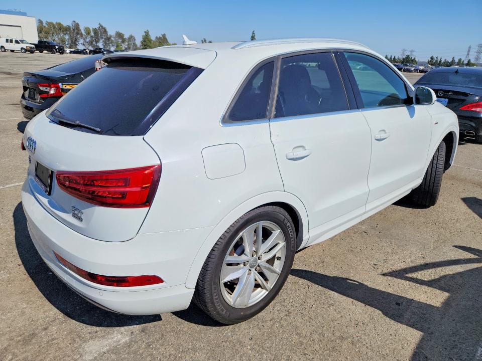 57438736 :رقم المزاد ، WA1JCCFS1JR032663 vin ، 2018 Audi Q3 مزاد بيع