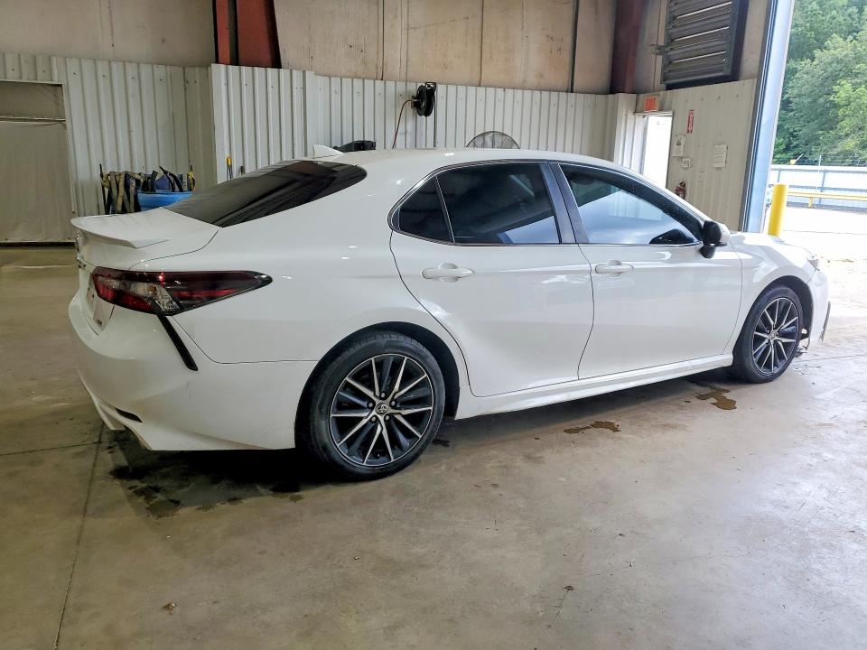 59151476 :رقم المزاد ، 4T1G11AK2MU467531 vin ، 2021 Toyota Camry مزاد بيع