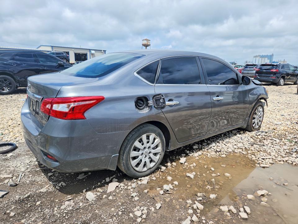 51825146 :رقم المزاد ، 3N1AB7AP7JY303371 vin ، 2018 Nissan Sentra مزاد بيع