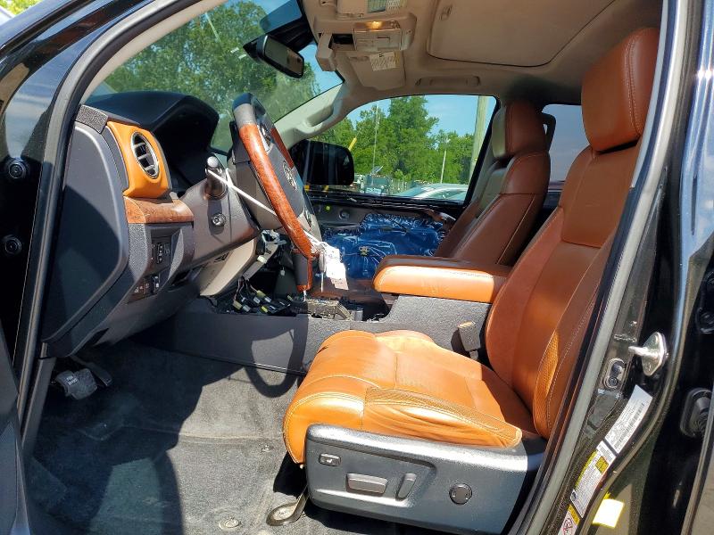 55682796 :رقم المزاد ، 5TFAY5F17JX730751 vin ، 2018 Toyota Tundra مزاد بيع