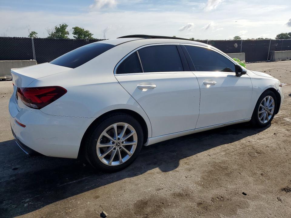 55879976 :رقم المزاد ، W1K3G4EBXLW045707 vin ، 2020 Mercedes-benz A مزاد بيع