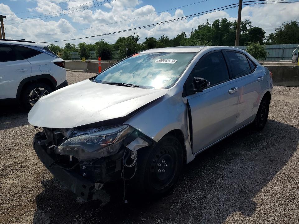 55847016 :رقم المزاد ، 5YFBURHE1JP749270 vin ، 2018 Toyota Corolla مزاد بيع